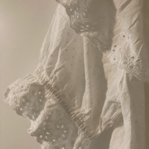 Universal Threads Swiss Dot & Eyelet Top - Picture 4 of 8